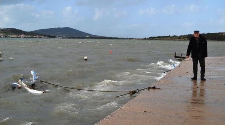 Ayvalıkta Şiddetli Lodos Tekneleri Batırdı
