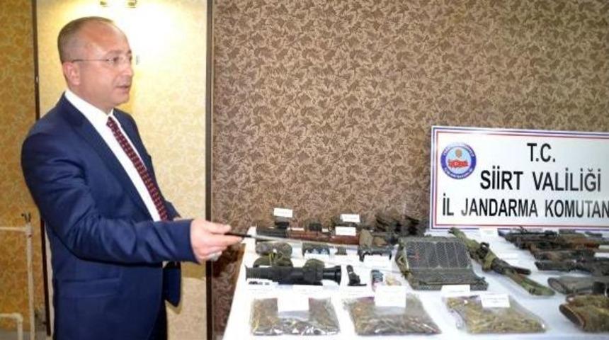 Vali Atik, 12 Pkk'lının &Ouml;ld&uuml;r&uuml;ld&uuml;ğ&uuml; Operasyonda Ele Ge&ccedil;irilen Silahları Tanıttı