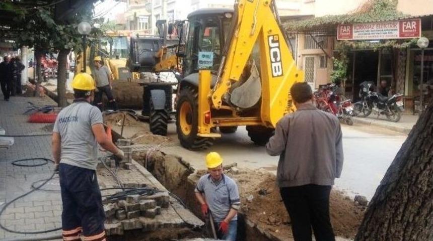 &Ouml;demiş&rsquo;te Cumhuriyet Ve Karşıyaka Caddeleri Şantiye Gibi