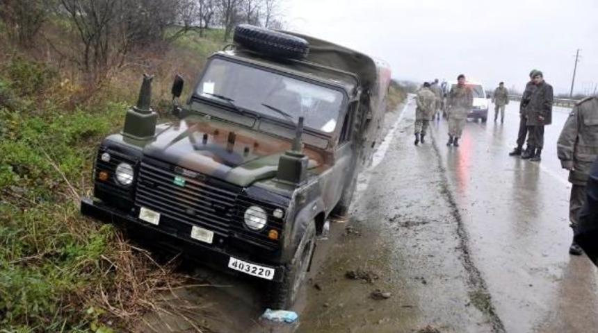 Askeri Ara&ccedil; Kaza Yaptı: 5 Yaralı