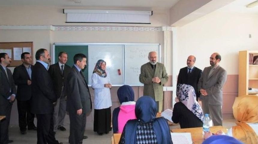 M&uuml;ft&uuml; Arvas&rsquo;tan Okul Ziyareti