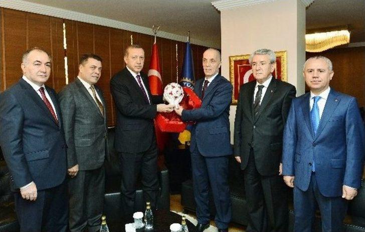 Cumhurbaşkanı Erdoğan, Türk-iş’i Ziyaret Etti G3