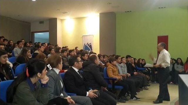 Yunusemre Belediyesi’nden Okullarda Eğitim Semineri