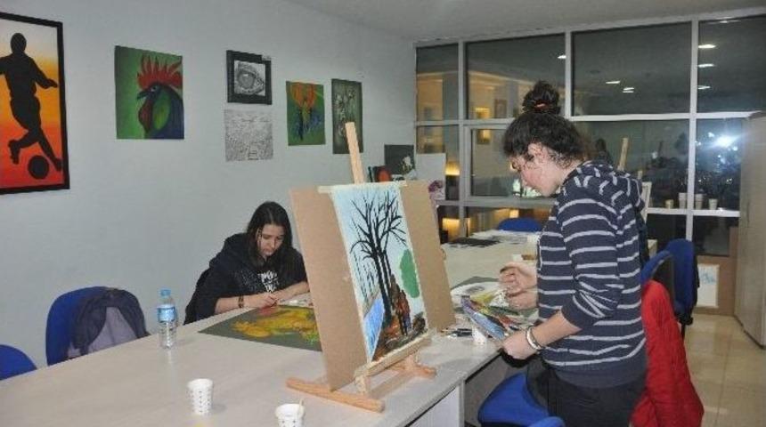 Düzce Gençlik Merkezinde Eğlenceli Kurslar