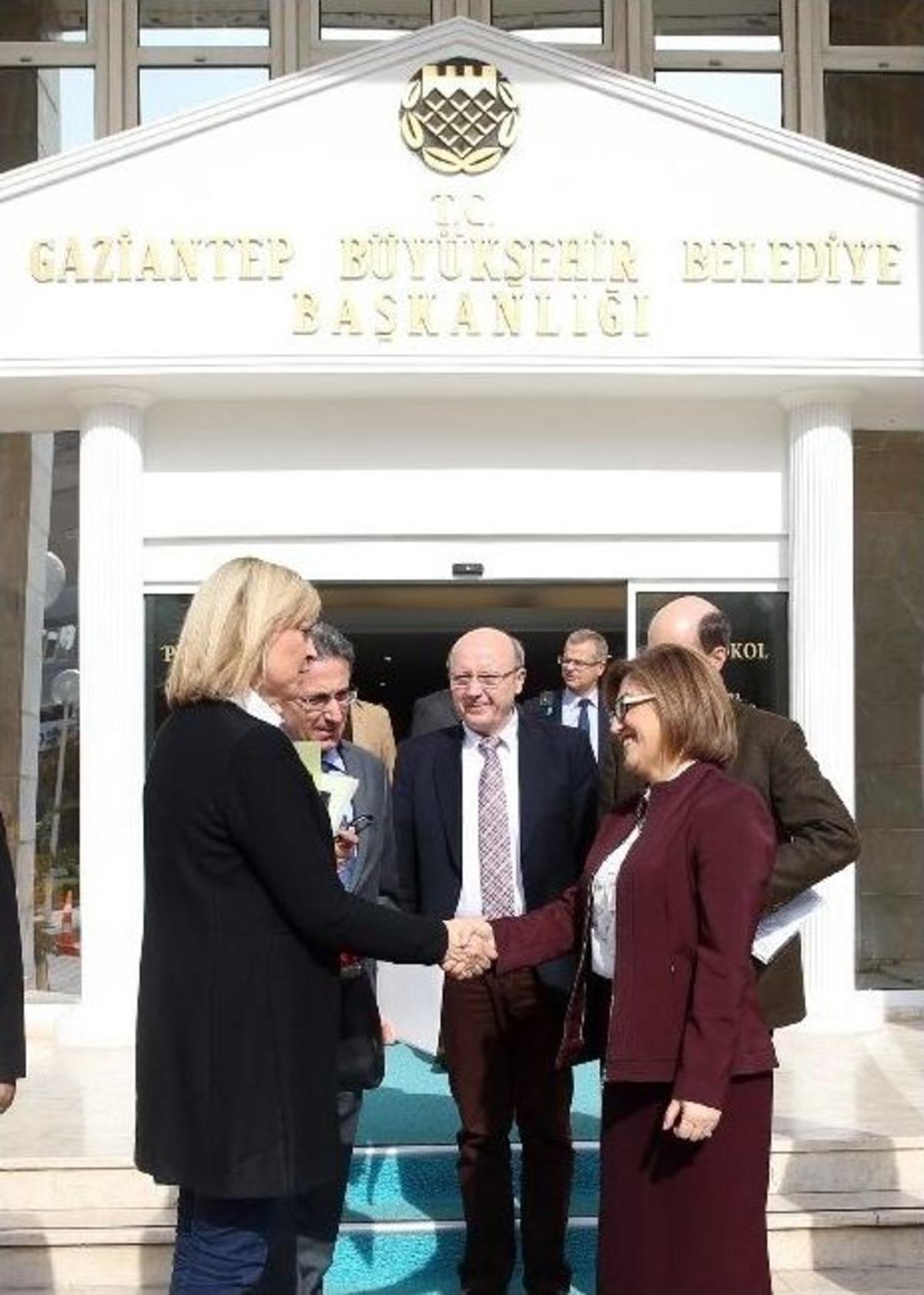 Alman Bakan Merk&rsquo;den Fatma Şahin&rsquo;e Ziyaret