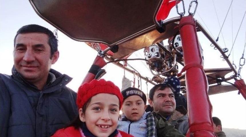 Kaymakam S&ouml;z&uuml;n&uuml; Tuttu, &Ccedil;ocuklar Mutluluktan U&ccedil;tu