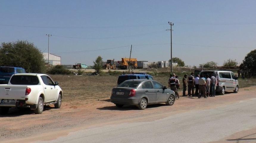 Fabrikaların Arasındaki Boş Arazide Ceset Bulundu