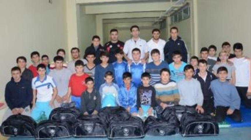 Sporculara Malzeme Yardımı