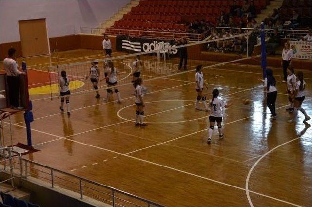 Aydın&rsquo;da Okullararası Voleybol M&uuml;sabakaları Başladı 2