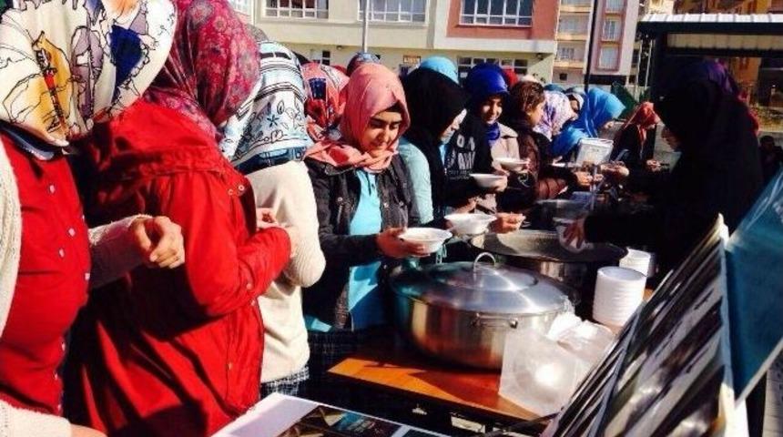 Bin 500 Kişiye Aşure İkramı Yapıldı