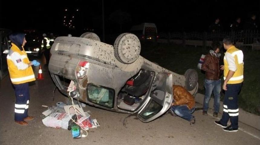 İnşaat İş&ccedil;ilerini Taşıyan Otomobil Takla Attı: 3 Yaralı