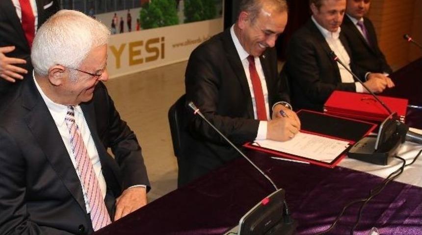 Altınordu&rsquo;nun Yolları Beton Oluyor