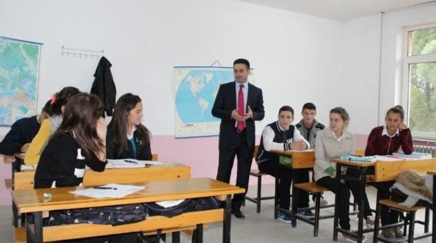 Milli Eğitim M&uuml;d&uuml;r&uuml; Z&uuml;lk&uuml;f Memiş Okulları Gezdi