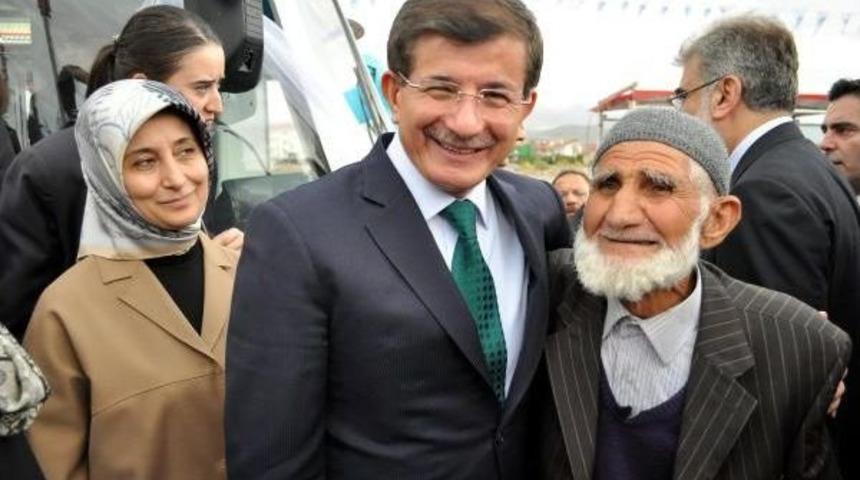 Kayak Tutkunu Dedeye Yolun Karşısına Ge&ccedil;erken Otomobil &Ccedil;arptı