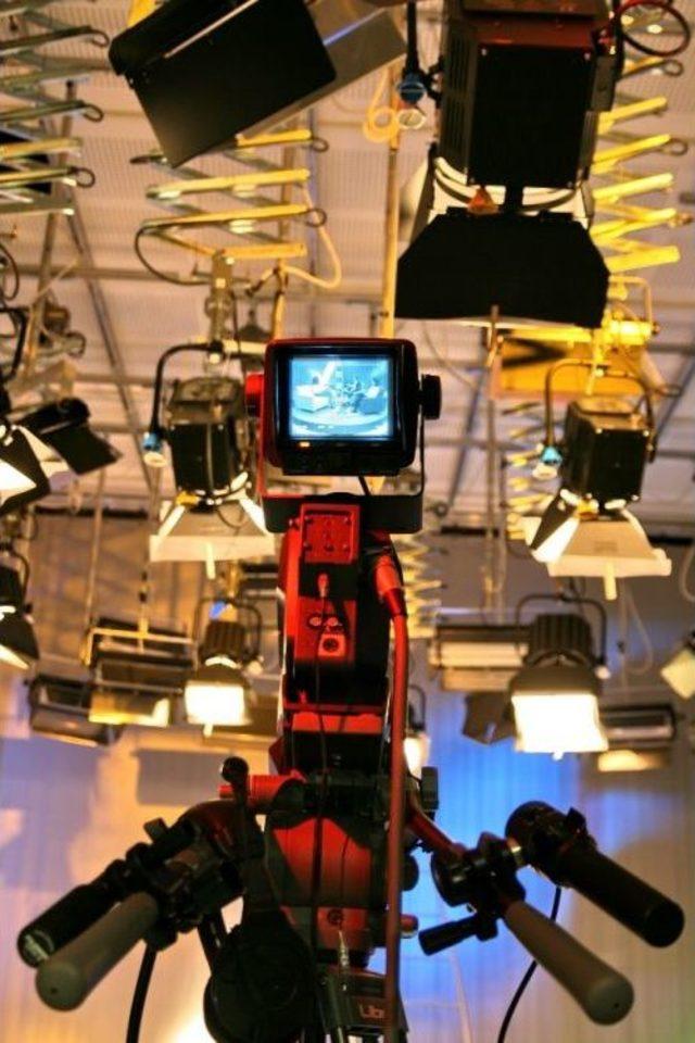 Yeni Nesil İletişimcilerin Adresi, Yd&uuml; İletişim Fak&uuml;ltesi 1