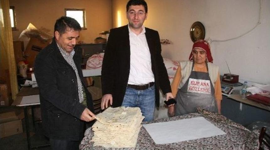 Ev Hanımları Yufka Ekmek Yaparak Ev Ekonomisine Katkı Sağlıyor