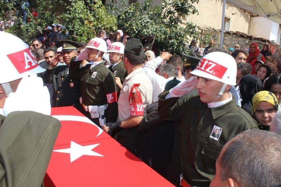 Denizli Şehidi G&ouml;zyaşları Arasında Toprağa Verildi