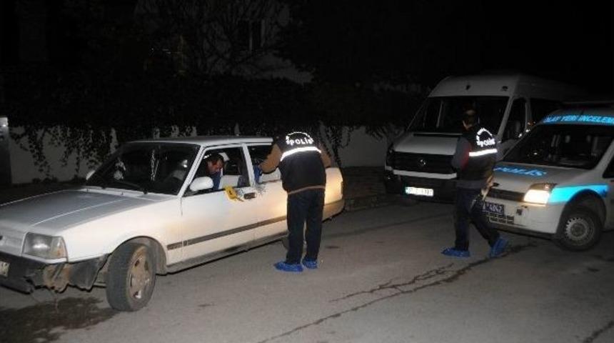 Otomobildeki Şahıslara Av T&uuml;feği İle Saldırı: 2 Yaralı