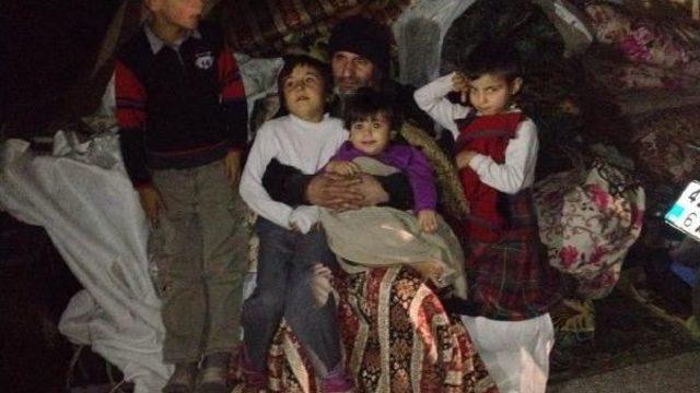 Sokakta Kalan Anne Ve Çocukları Sosyal Hizmetlerin Yurduna Yerleştirildi