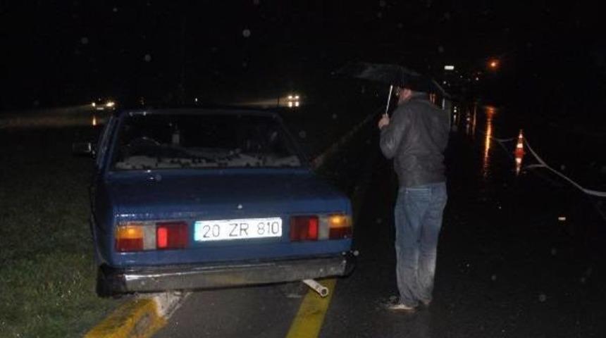 Kaza Yaptı, Yardım İsterken Otomobil Çarpınca Öldü