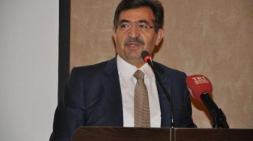 Bakan G&uuml;ll&uuml;ce&rsquo;den Esprili Amerikan Tarihi Yorumu