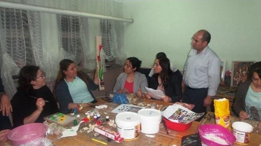 Selendi&rsquo;de R&ouml;lyef Ve Seramik Kursuna Yoğun İlgi