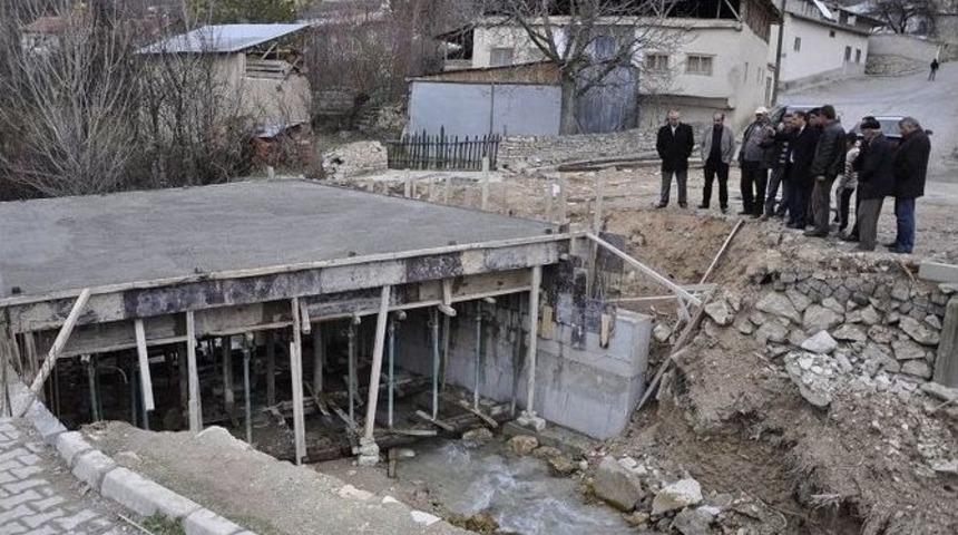 G&uuml;r&uuml;n&rsquo;de Selde Hasar G&ouml;ren K&ouml;pr&uuml; Yeniden Yapıldı