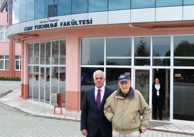 Servetini Eğitime Harcıyor