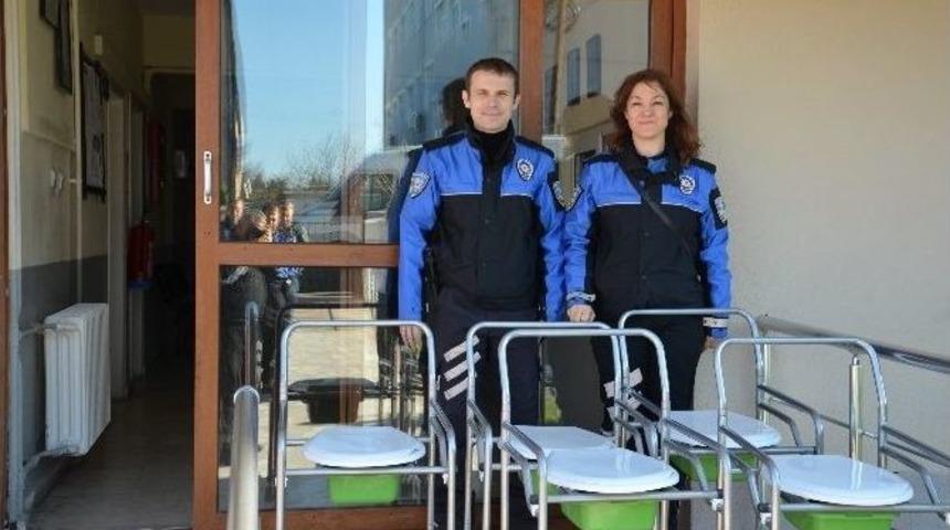 Engelliler Tekerlekli Sandalyelerine Kavuştu