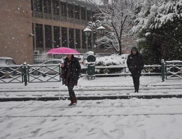 Eskişehir Ve Kütahya'da Kar Yağışı Etkili Oldu