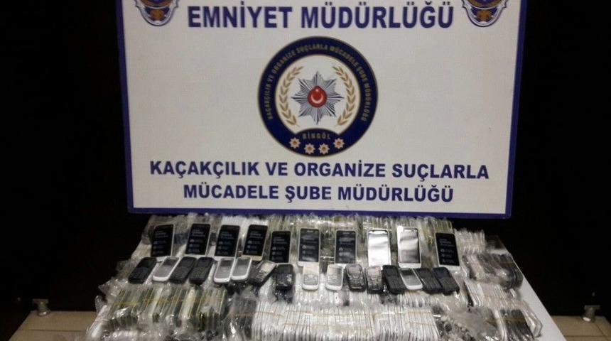 830 Adet Ka&ccedil;ak Telefon İ&ccedil;in Ailesini Kullandı