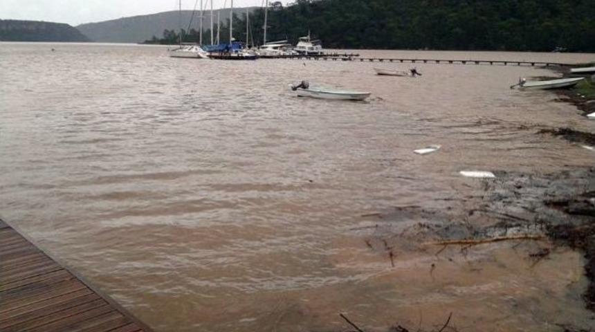 Marmaris&rsquo;te Etkili Yağış Su Taşkınlarına Yol A&ccedil;tı