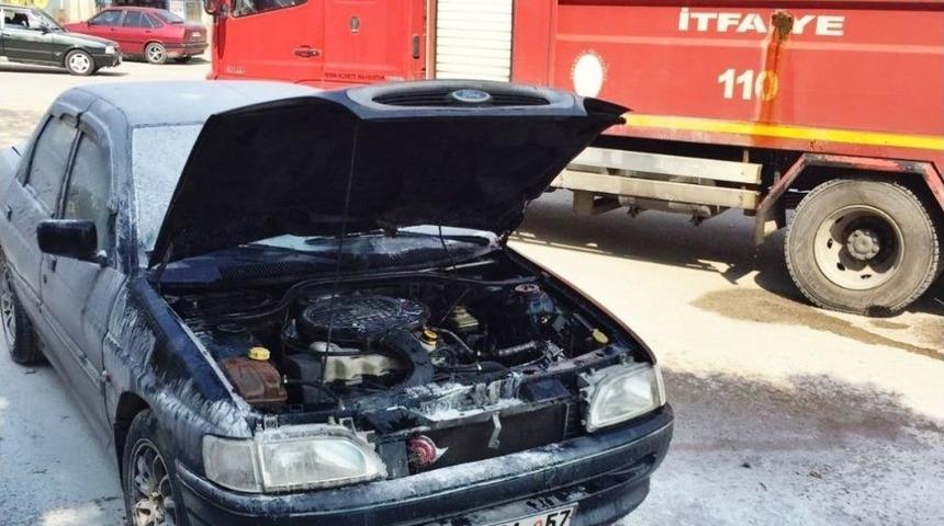 Hareket Halindeki Otomobil Alev Aldı