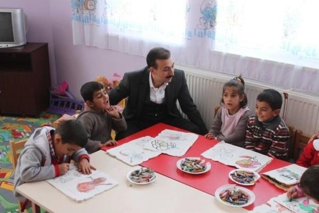 Saray Kaymakamı &Ccedil;i&ccedil;ekli, İl&ccedil;edeki Anaokulu&rsquo;nu Ziyaret Etti