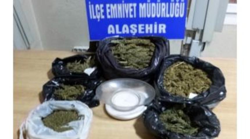 Anne İle 13 Yaşındaki Oğluna Uyuşturucu Operasyonu