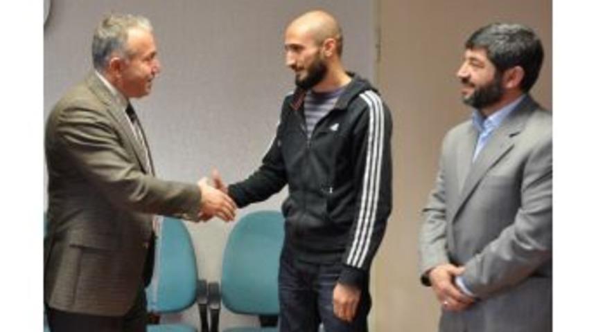 Kaski Başarılı Sporcusunu &Ouml;d&uuml;llendirdi