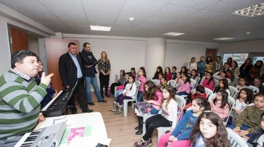 Kartal Belediyesi &Ccedil;ok Sesli &Ccedil;ocuk Korosu Eğitime Başladı