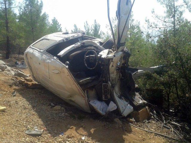 Karaman’da İşçileri Taşıyan Minibüs Uçuruma Yuvarlandı: 1 Ölü, 6 Yaralı