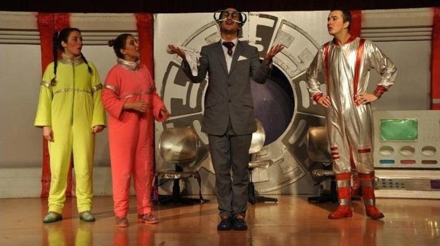 Minikler Tiyatro İle Buluştu