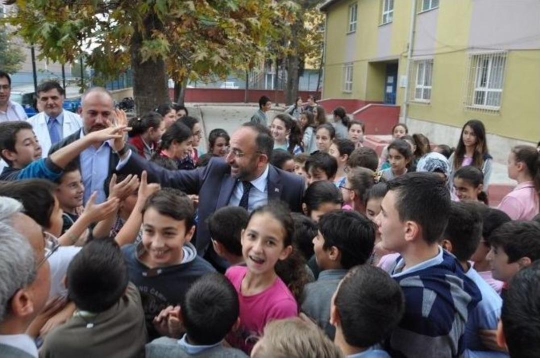Başkan &Uuml;z&uuml;lmez, Eğitime Tam Destek S&ouml;z&uuml; Verdi