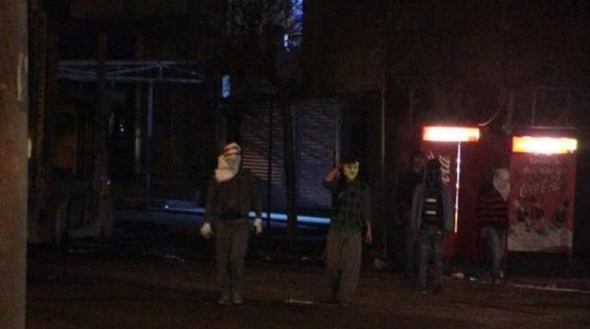 Silopi'de Pkk Yandaşları Gece İpekyolu'nu Kesti