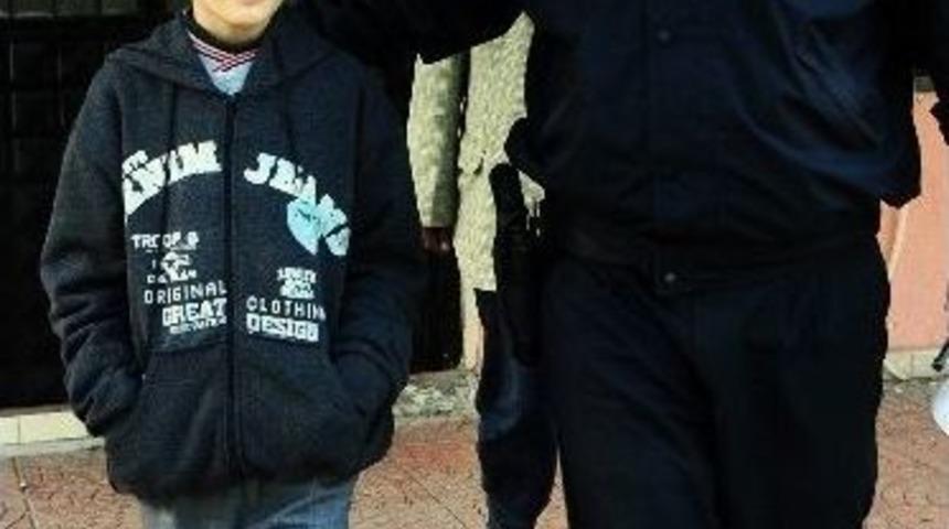 Muhabbet Kuşunu &Ccedil;alıp Evi Ateşe Verdi