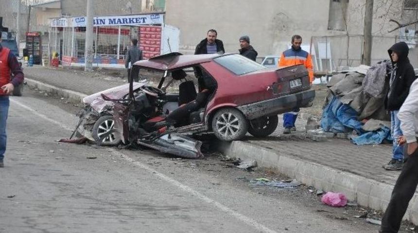 Patnos&rsquo;ta Trafik Kazası: 2 Yaralı