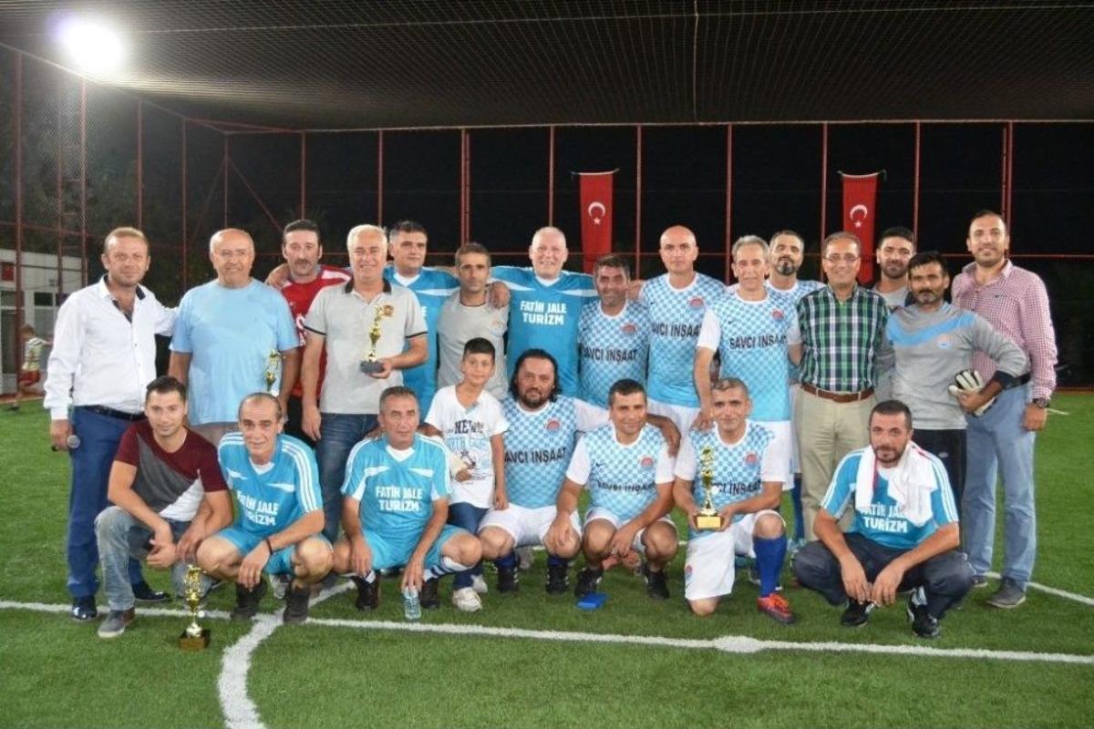Ayvalık Ş&ouml;hretler Turnuvası&rsquo;nın Şampiyonu 2008 Yenimahalle Spor Oldu