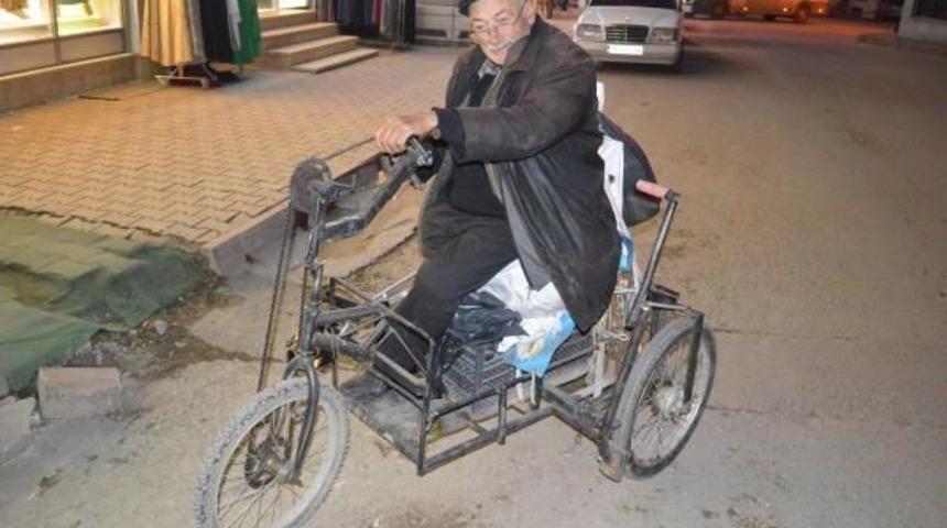 Pedalını Eliyle &Ccedil;evirdiği Bisikletle Hayata Bağlandı