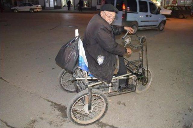 Pedalını Eliyle Çevirdiği Bisikletle Hayata Bağlandı