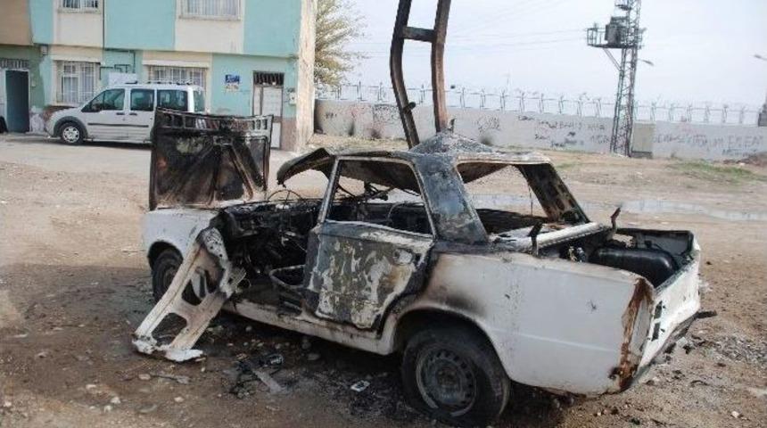 Park Halindeki Otomobil Alev Aldı