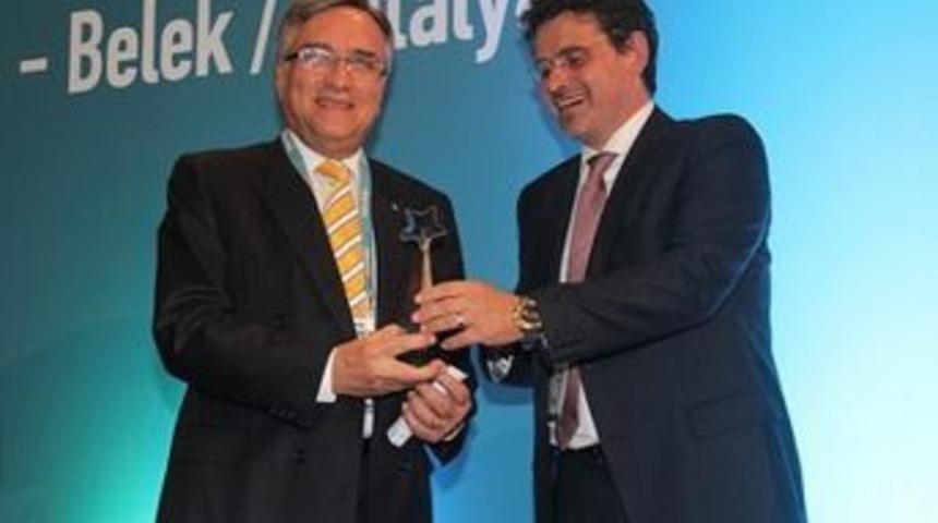 Prof. Dr. Hikmet Hassa&rsquo;ya Yaşam Boyu Başarı &Ouml;d&uuml;l&uuml; Verildi