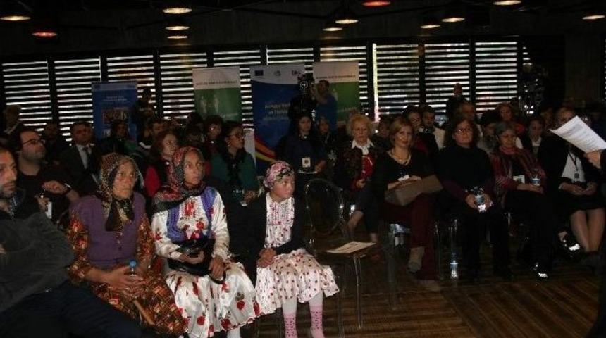 Trabzon&rsquo;da Kadınlar Hak Ve &Ouml;zg&uuml;rl&uuml;klerini Tartışıyor