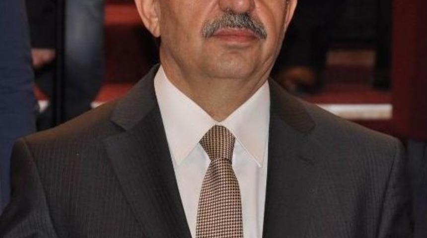 &Ccedil;evre Ve Şehircilik Bakanı İdris G&uuml;ll&uuml;ce: